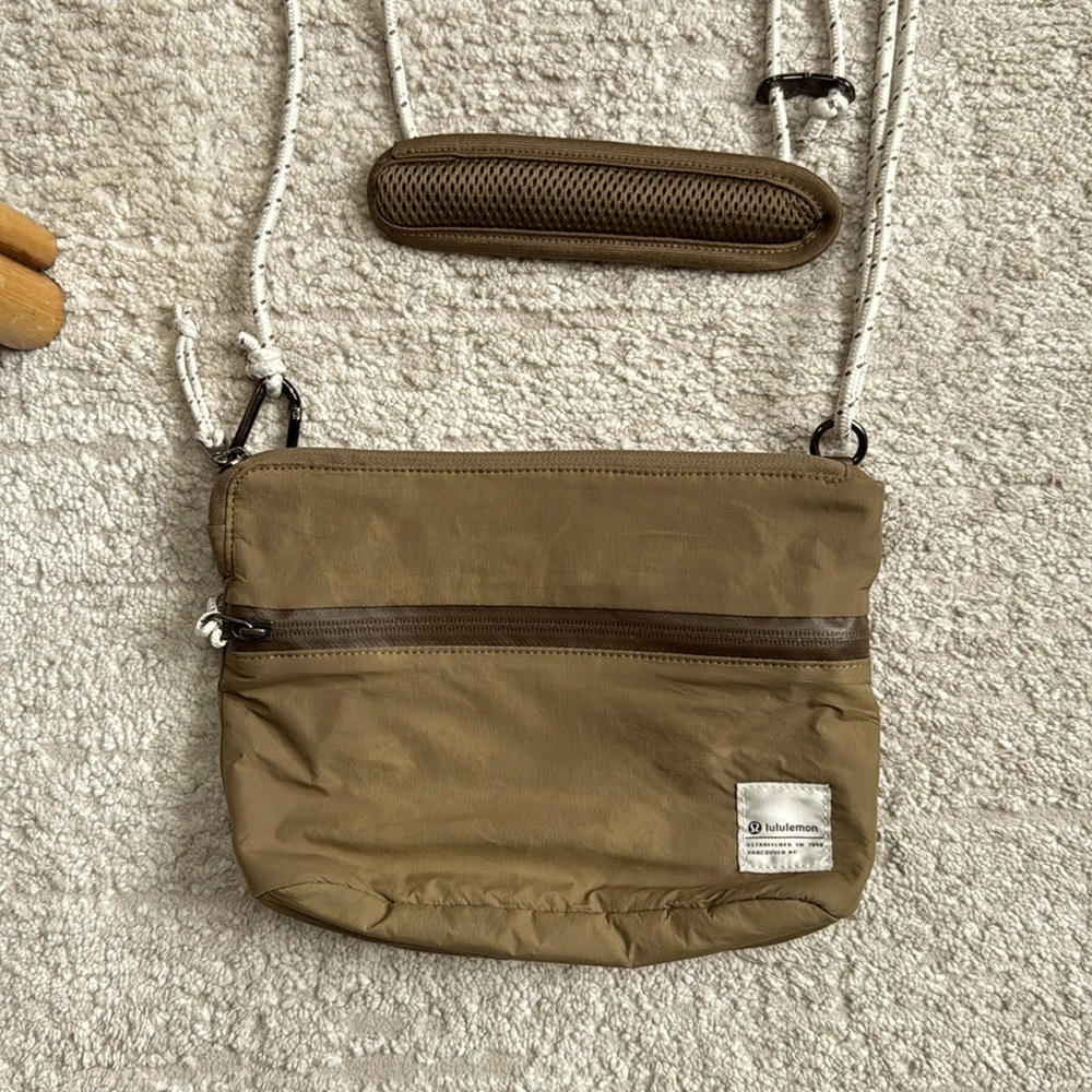 LuLulemon Patch Logo Adjustable OliveGreen/Brown Tone Crossbody Purse